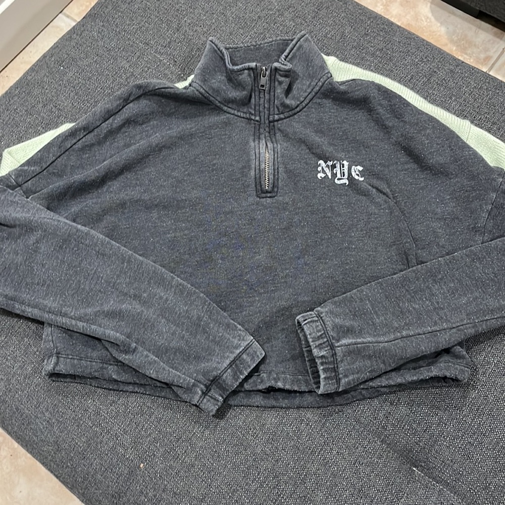 Small cropped sweaters - Picture 2 of 5